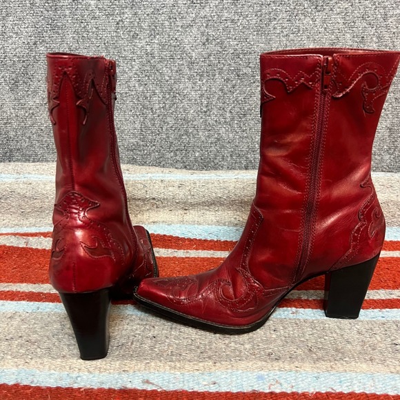 Antonio Melani Women's burgundy  Western Leather mid calf heeled Boots size 8.5 - Picture 4 of 16